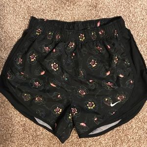 Nike Black Floral Size XS Shorts